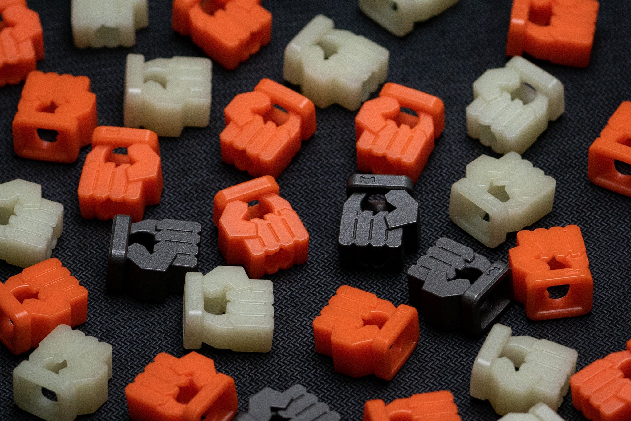 Fist | Resin – Wyste